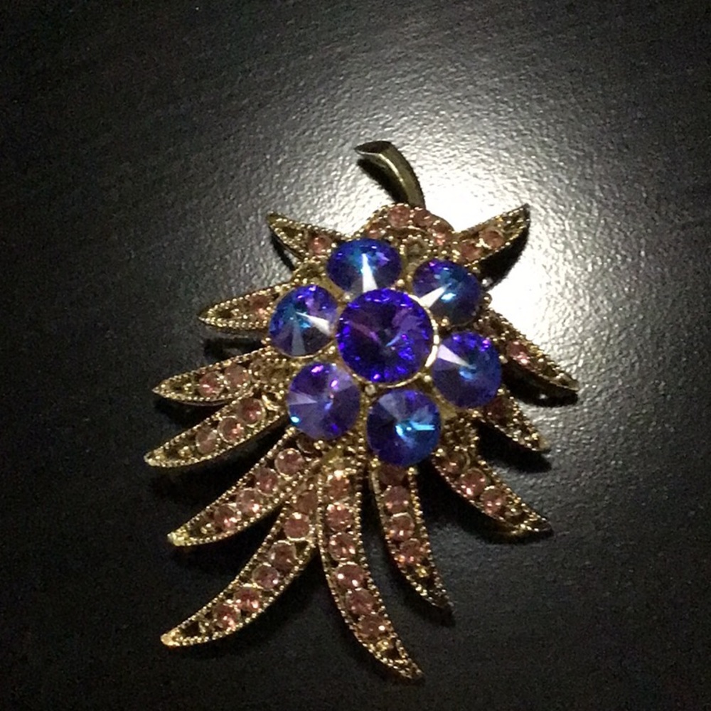 Vintage brooch,purple blue gems, gold colored - Picture 1 of 3